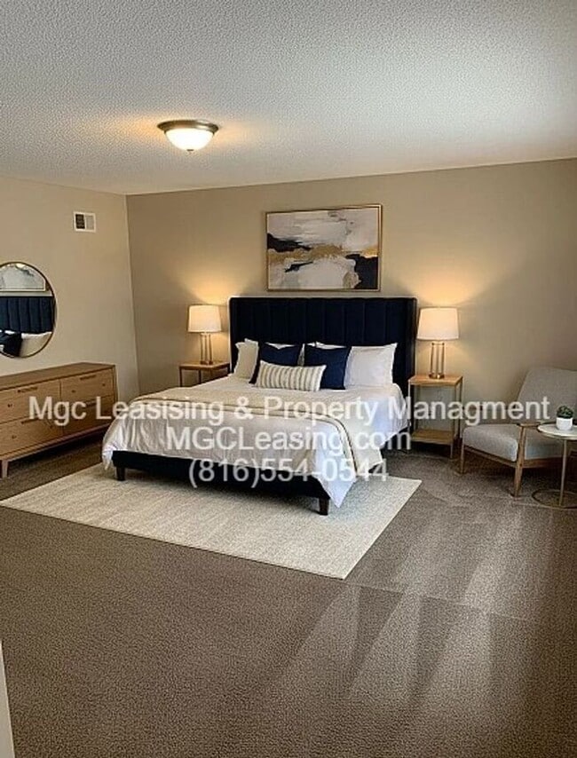 Building Photo - Spacious Duplex Living in Lee’s Summit—Two Living Areas & Garage - $500 Rent Credit ask me how!