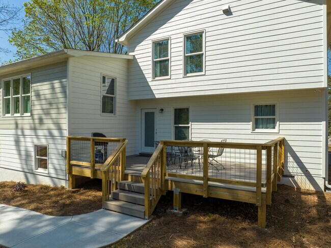 Large Back Deck - 1800 Cumberland Trce