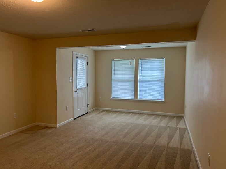 Building Photo - 325 Falcon Run