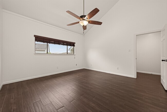 Building Photo - 180 April Point Dr S