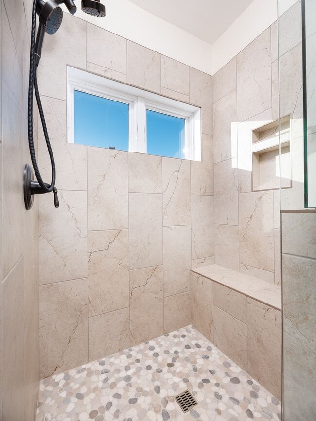 Building Photo - Spacious & Elegant 3-Bedroom Home – Flexib...