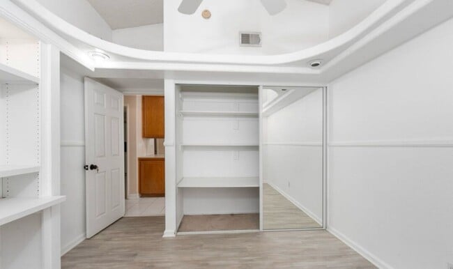 Building Photo - Spacious 5-Bedroom Home with Pool – Perfec...