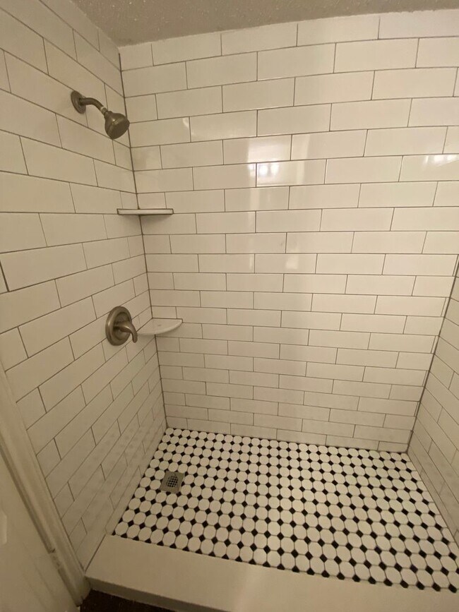 Building Photo - UT PRE-LEASE: 3 bed/2 bath Condo w/ Fireplace, Cathedral Ceilings in bedrooms