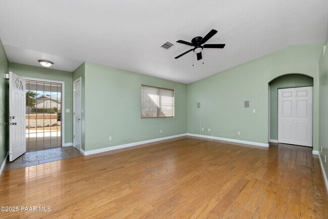 Building Photo - 3401 N Catherine Dr