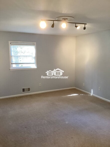 Building Photo - 4695 N Peachtree Rd