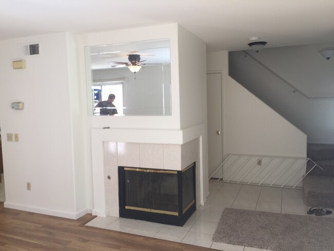 Building Photo - Cute & Private End Unit 3+2.5 Light & Brig...