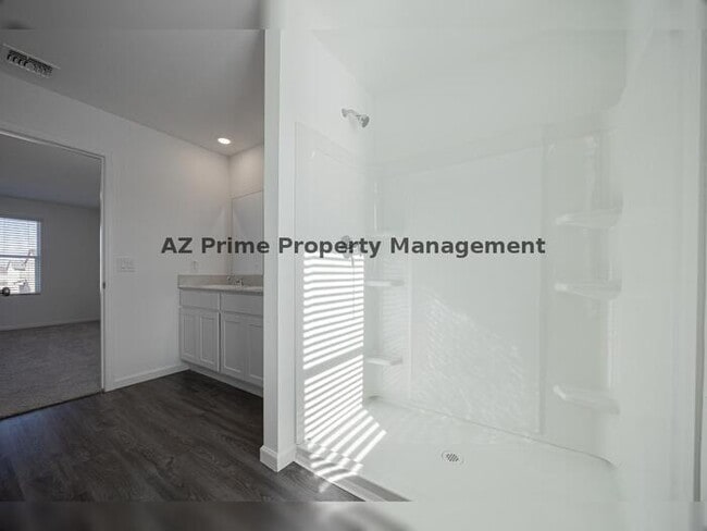 Building Photo - 334 Paseo Xing Ln