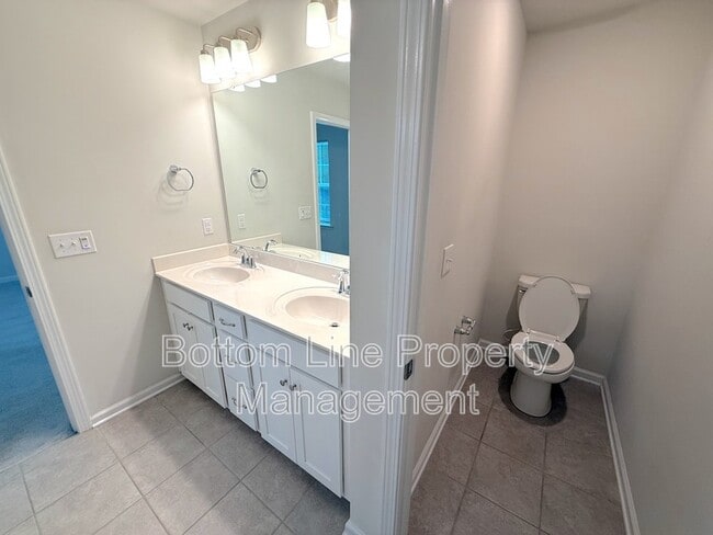 Building Photo - 729 Willshire Falls Dr