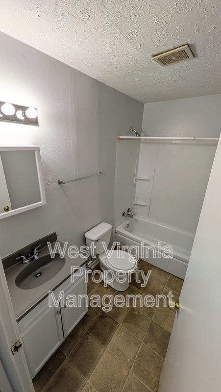 Building Photo - 1115 24th St