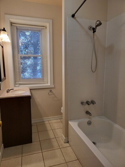 Building Photo - 119 E Mt Airy Ave