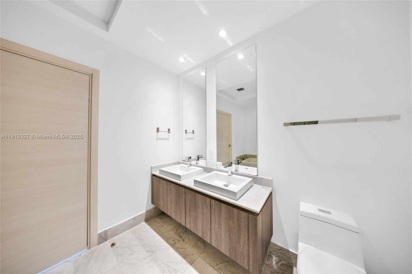 Building Photo - 801 S Miami Ave