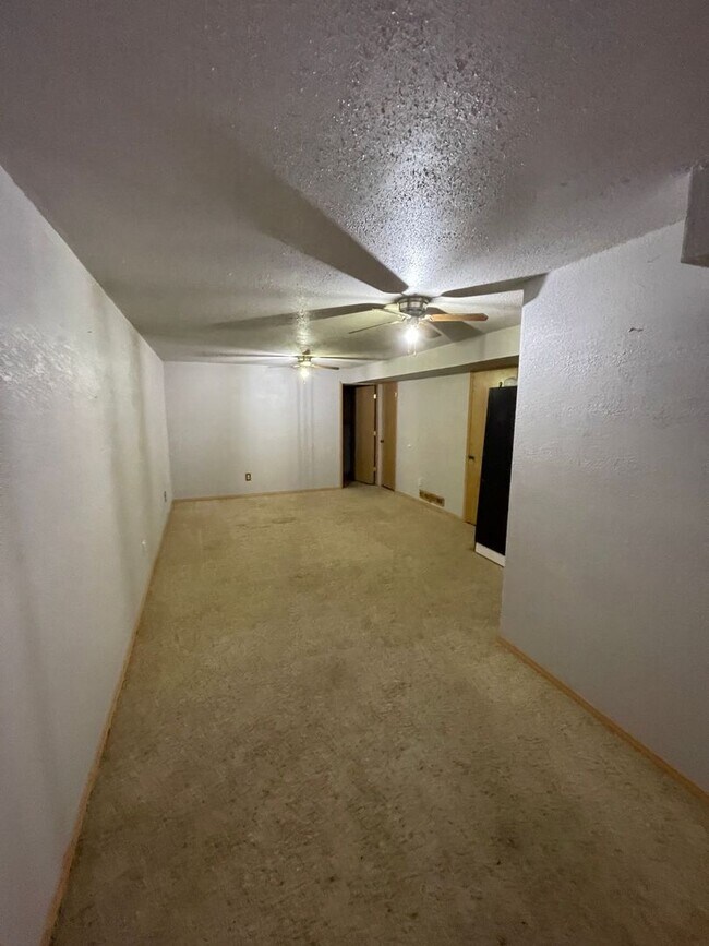 Building Photo - 3 bedroom 3.5 Bathroom Townhouse FOR RENT!!