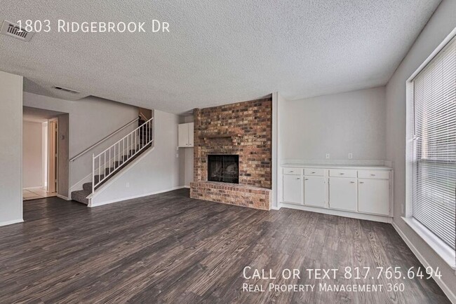 Building Photo - 1803 Ridgebrook Dr