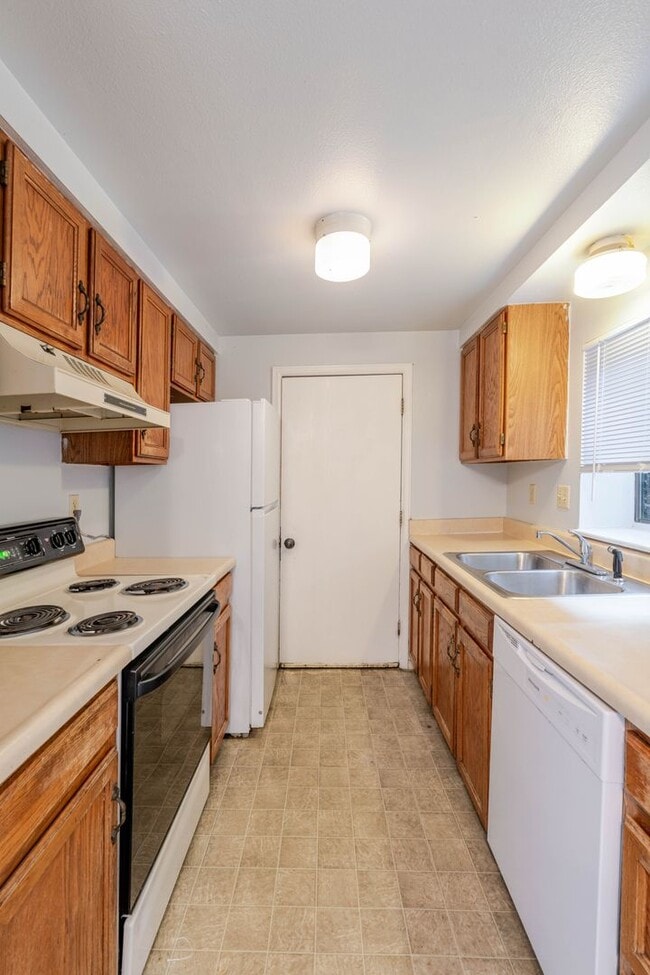 Building Photo - $1363 | 2BR/1BA Duplex | Cozy Home Near Be...