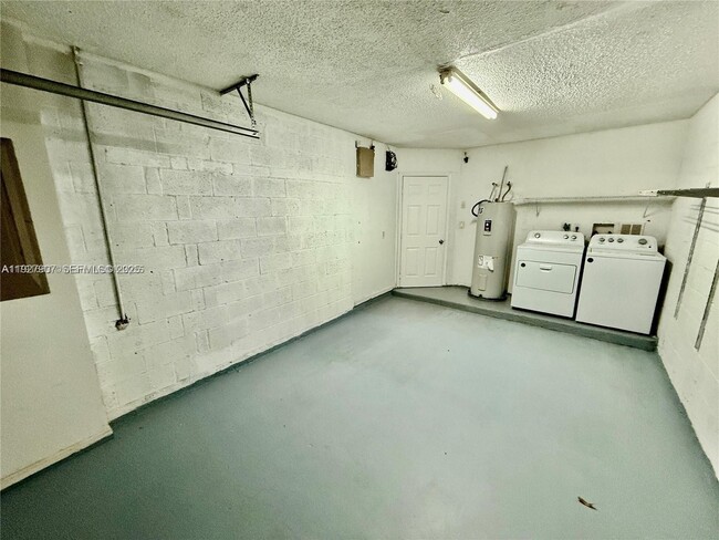 Building Photo - 4855 Palmbrooke Cir