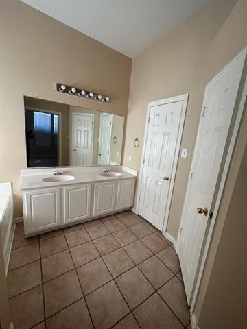 Building Photo - 10334 Waterbury Dr
