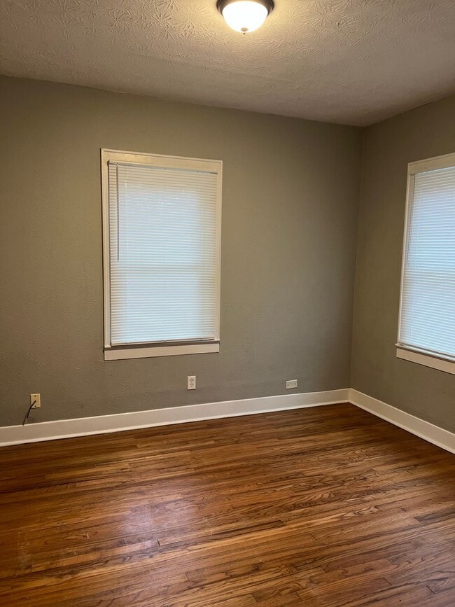 Building Photo - Home for lease