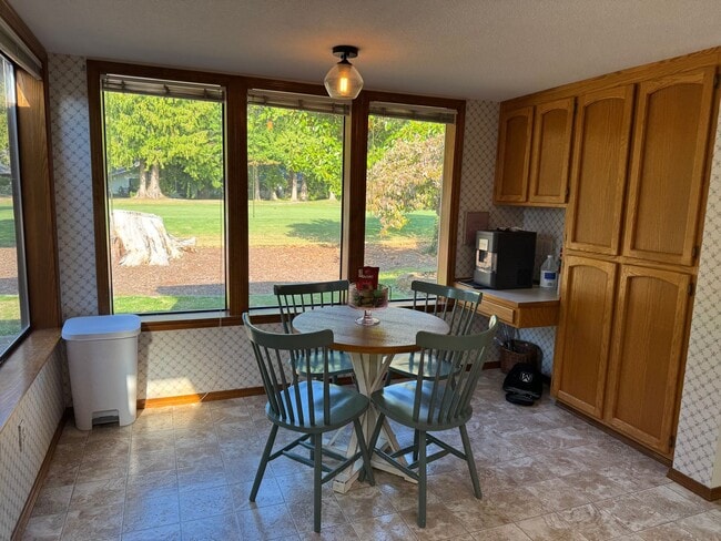 Building Photo - 3 Bed, 2.5 Bath Country Club