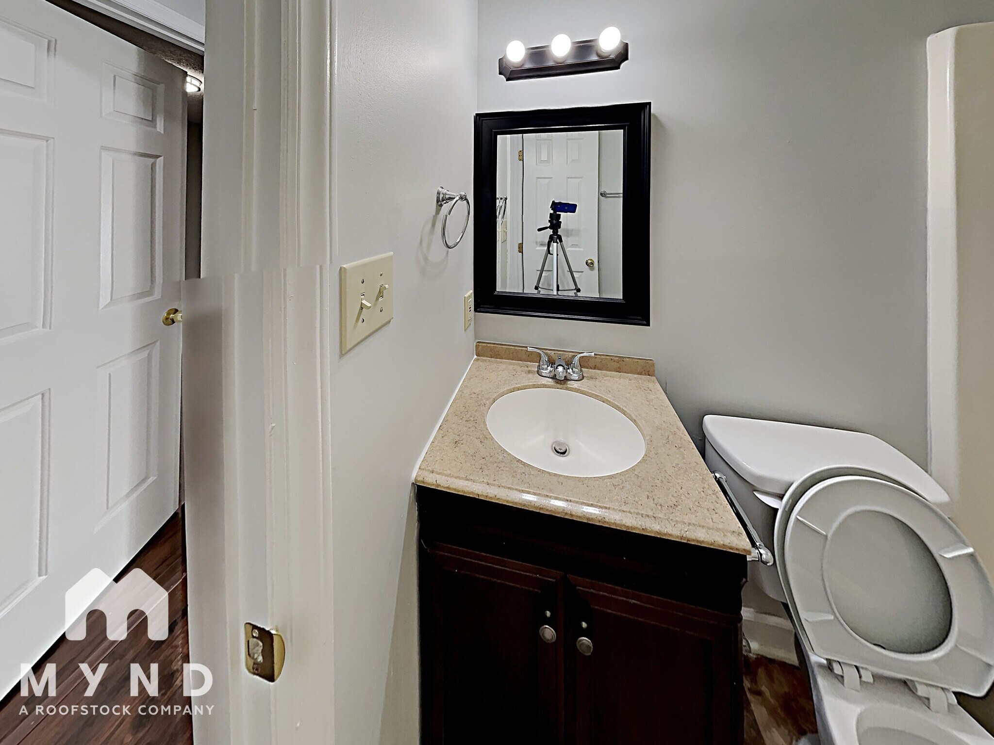 Building Photo - 1213 Shakentown St