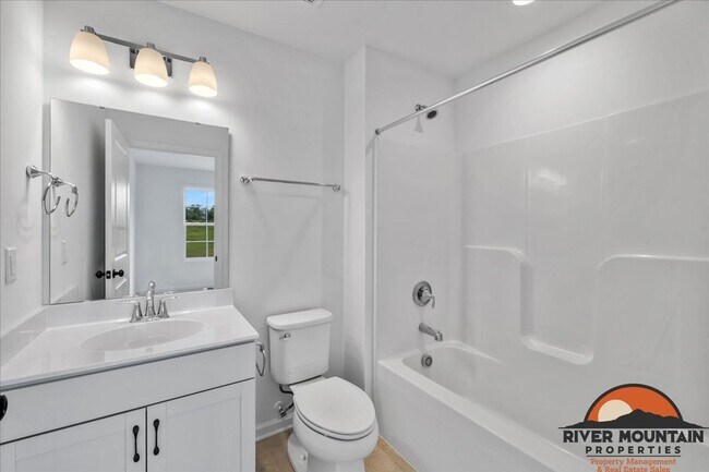 Building Photo - Spacious Townhome with Garage and Bonus Space in Blacksburg