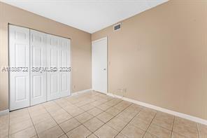 Building Photo - 1018 Twin Lakes Dr