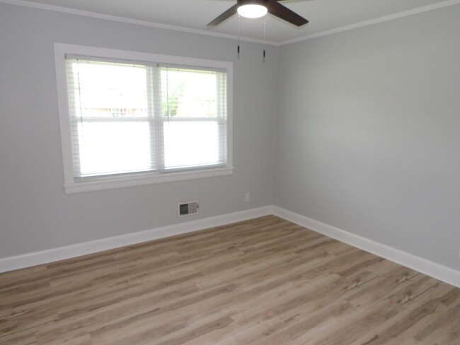 Building Photo - 3Bd/2BA   Brick Ranch Home