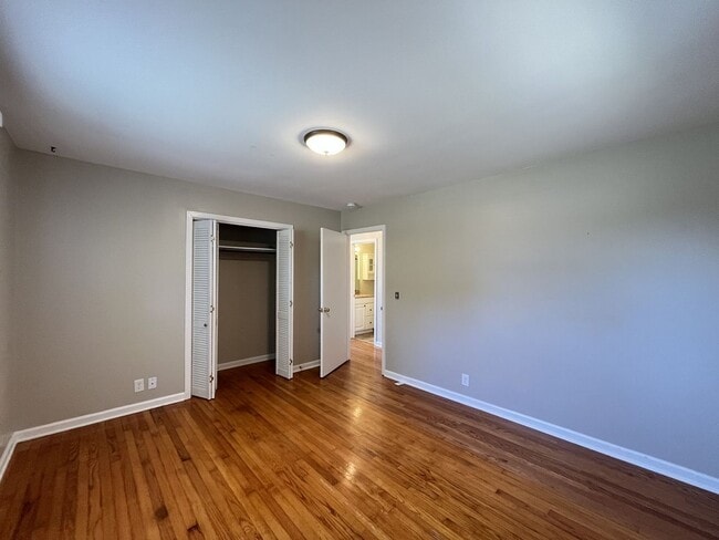 Building Photo - COMING SOON! 2 Bedroom Duplex Close to MTSU & Downtown Murfreesboro