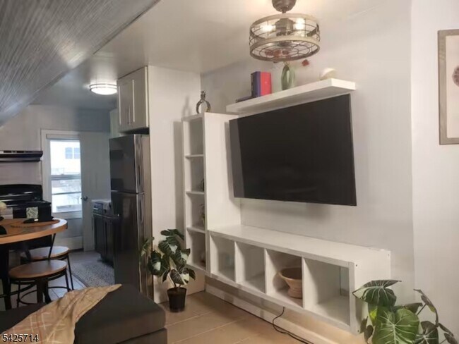 Building Photo - 187 Milford Ave