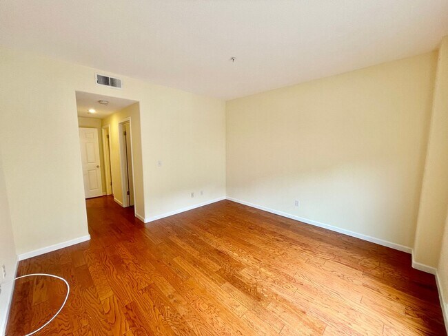 Building Photo - 2BD/2BA Spacious Crocker Amazon Condo, Gat...