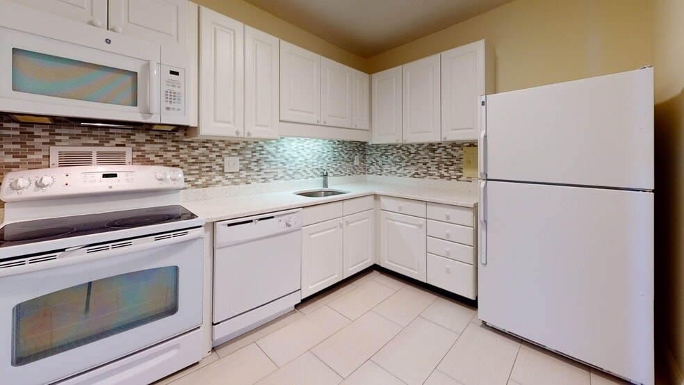 Building Photo - 16 Monmouth Ct