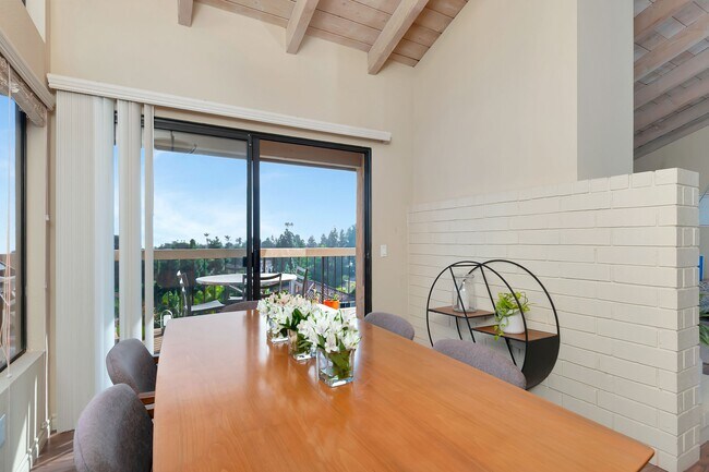 Building Photo - 2559 Caminito Muirfield