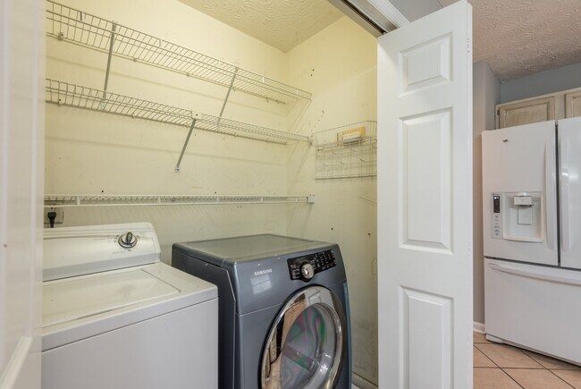 Building Photo - 420 Shelbyville Rd