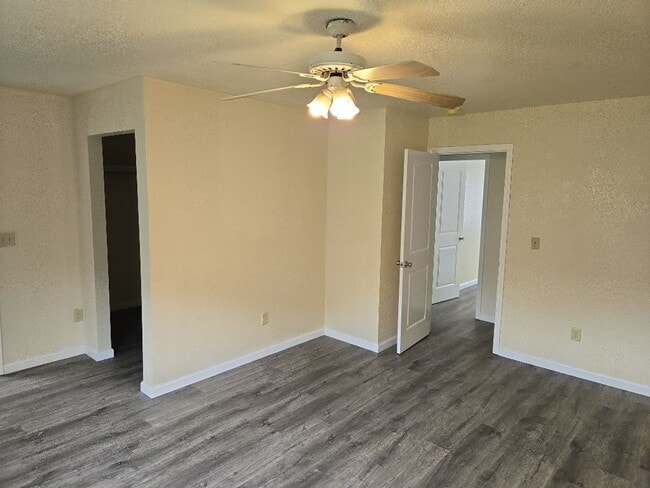 Building Photo - Pet-friendly 3-bedroom Eureka home