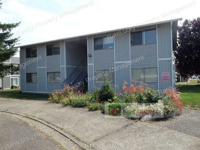 Building Photo - Fully Remodeled & GORGEOUS 2-Bedroom Unit ...