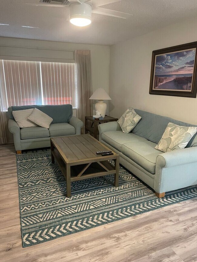 Building Photo - Fully Furnished Golf Course Villa