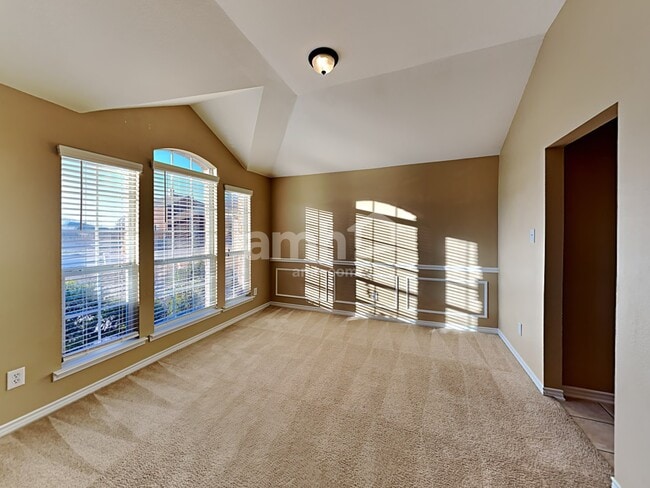 Building Photo - 2710 Beacon Hill Dr