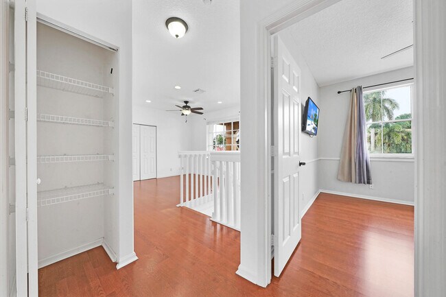 Building Photo - 5878 Bay Hill Cir