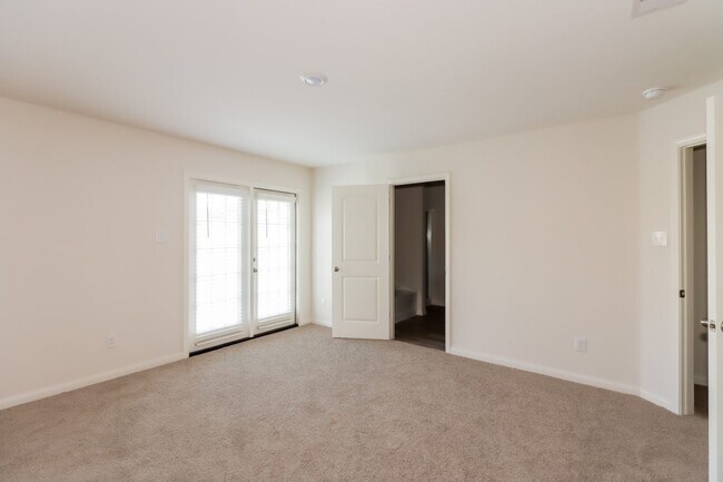 Building Photo - 23139 Shakespeare Dr