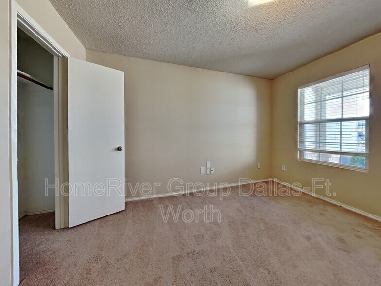 Building Photo - 9952 Thomas Jefferson Dr