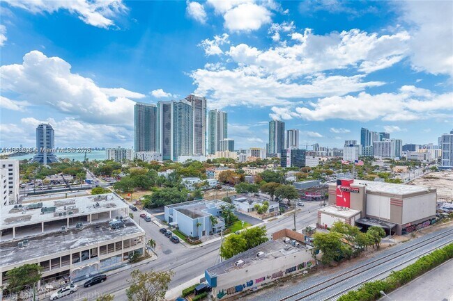 Building Photo - 121 NE 34th St