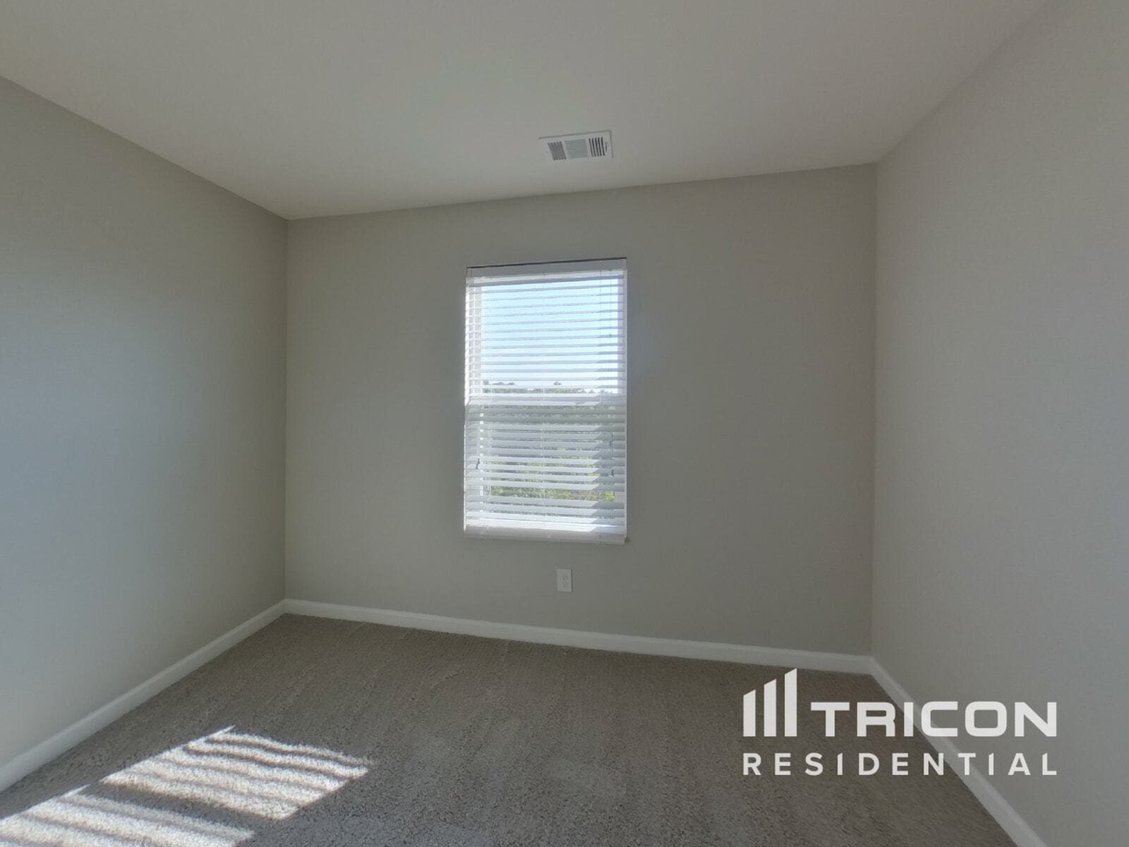 Building Photo - 2245 Bee Hive Dr