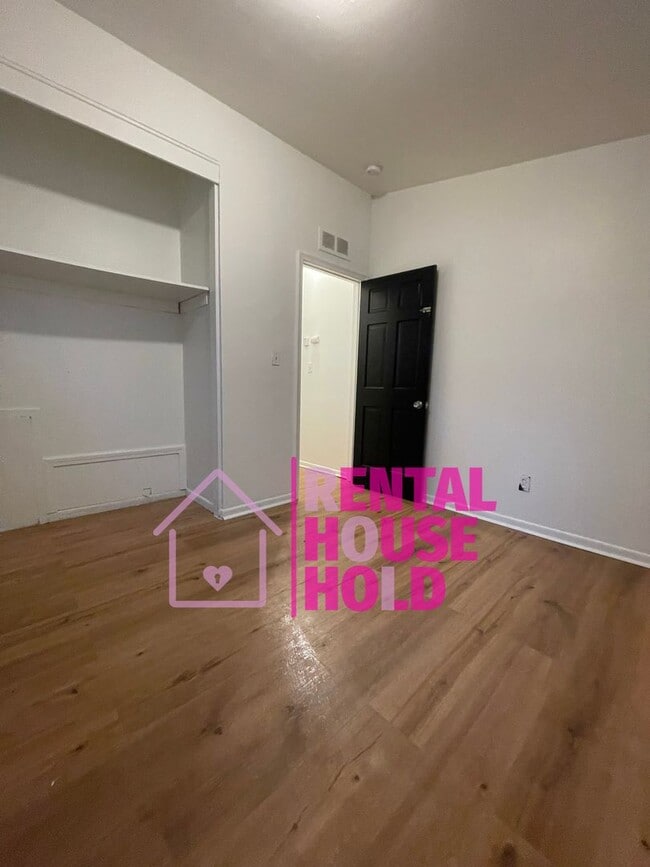 Building Photo - Beautiful 3 Bedroom Ranch~ Dearborn Heights