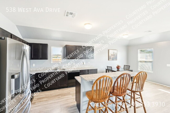 Building Photo - 538 W Ava Dr