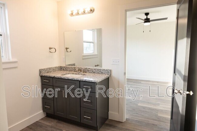 Building Photo - 1985 Highway 411