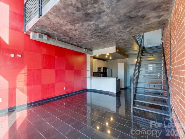 Building Photo - 710 W Trade St