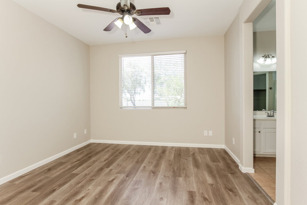 Building Photo - 1072 S 177th Dr