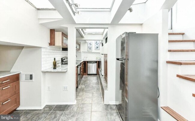 Building Photo - 2024 N St NW
