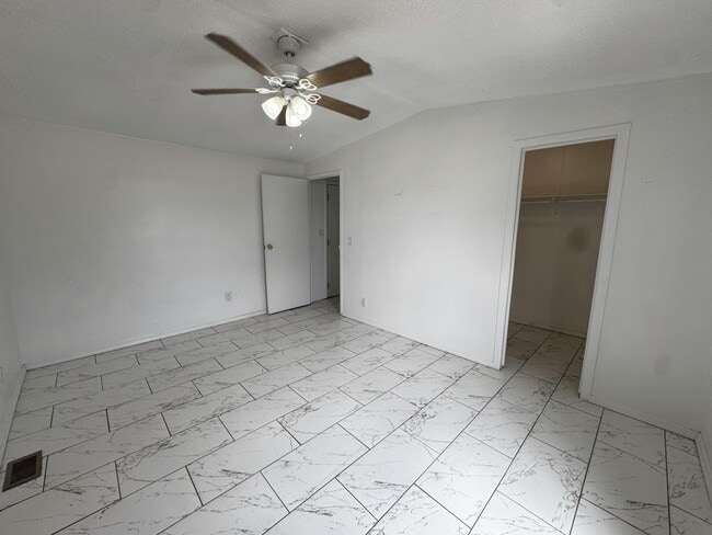Building Photo - 2 Alta Vista Way Rd