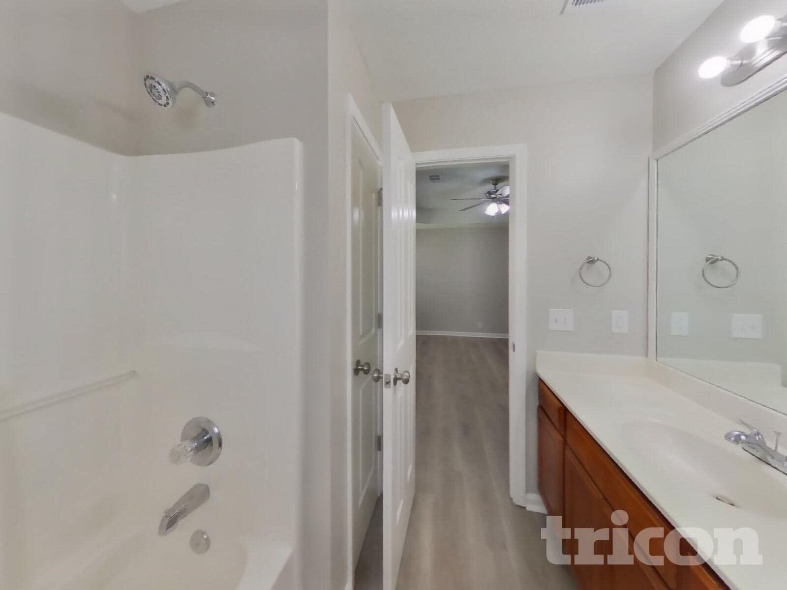 Building Photo - 996 Tom Hailey Blvd