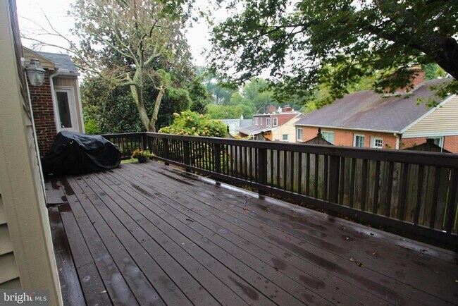 Building Photo - 4614 Roxbury Dr